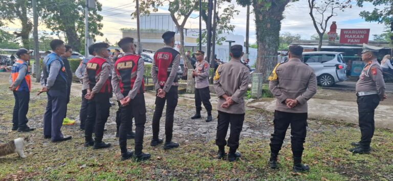 CERMINKAN KOMITMEN POLRI DALAM MEMBERIKAN RASA AMAN DAN NYAMAN UNTUK MASYARAKAT, KAPOLSEK CILIMUS PIMPIN GELAR APEL KESIAPAN PENGAMANAN WISUDA