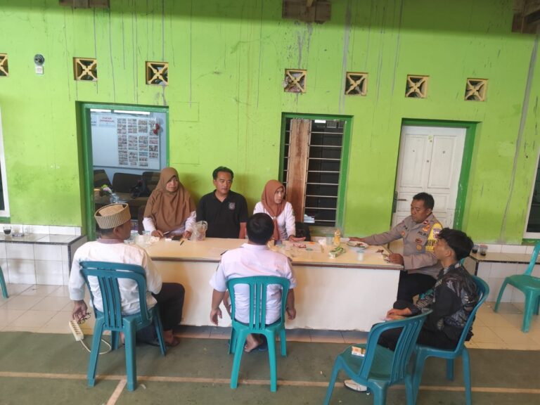 Respons Cepat Bhabinkamtibmas Sampora Tangani Kasus Penipuan Kerja Lewat Medsos, Korban Dibantu Pulang ke Sumedang