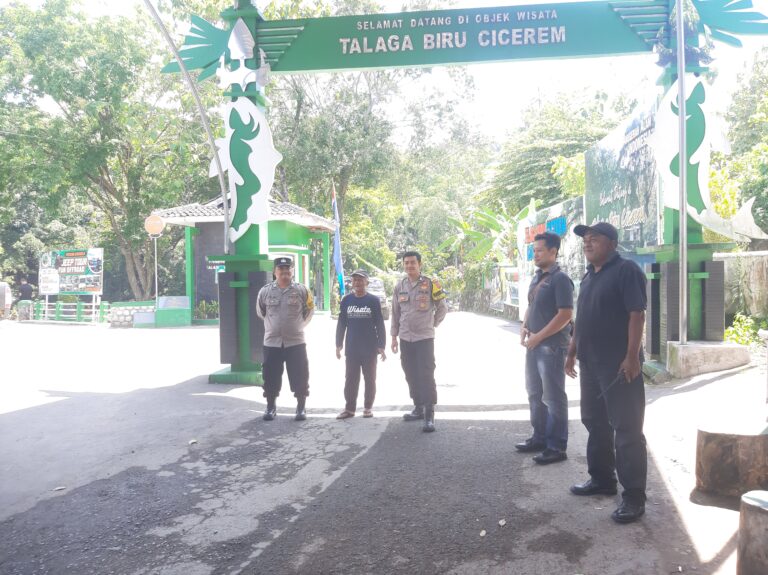 Patroli Humanis Polsek Pasawahan, Jalin Komunikasi Baik dengan Warga di Sekitar Tempat Ibadah