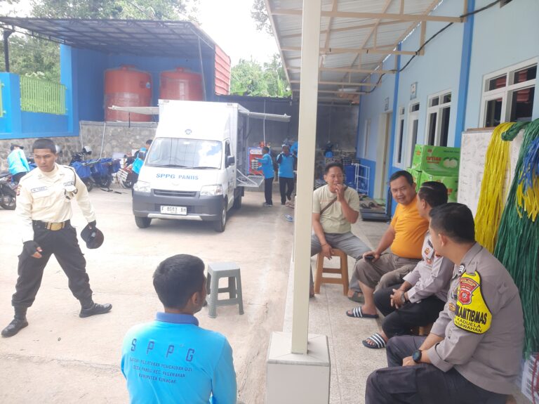 Polsek Pasawahan Salurkan Makanan Bergizi Gratis untuk Pelajar, Dukung Program Nasional Presiden Prabowo