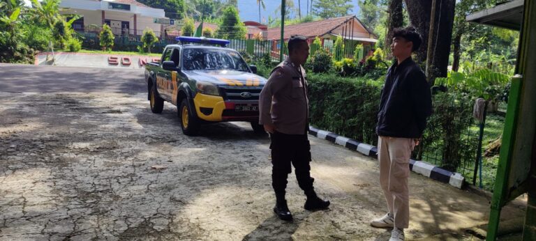 DEKAT DENGAN WARGA, POLSEK CILIMUS GELAR PATROLI DIALOGIS CEGAH GANGGUAN KAMTIBMAS