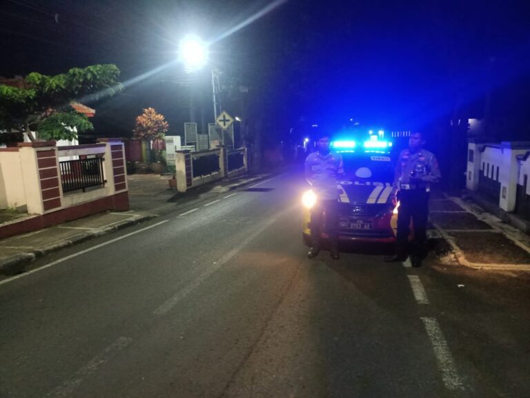 Polsek Ciawigebang Gelar Patroli Malam KRYD di Desa Mekarsari, Antisipasi C3 dan Geng Motor