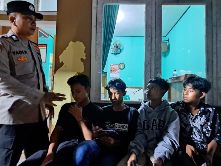 Bhabinkamtibmas Polsek Ciwaru Berikan Edukasi Kamtibmas kepada Pemuda