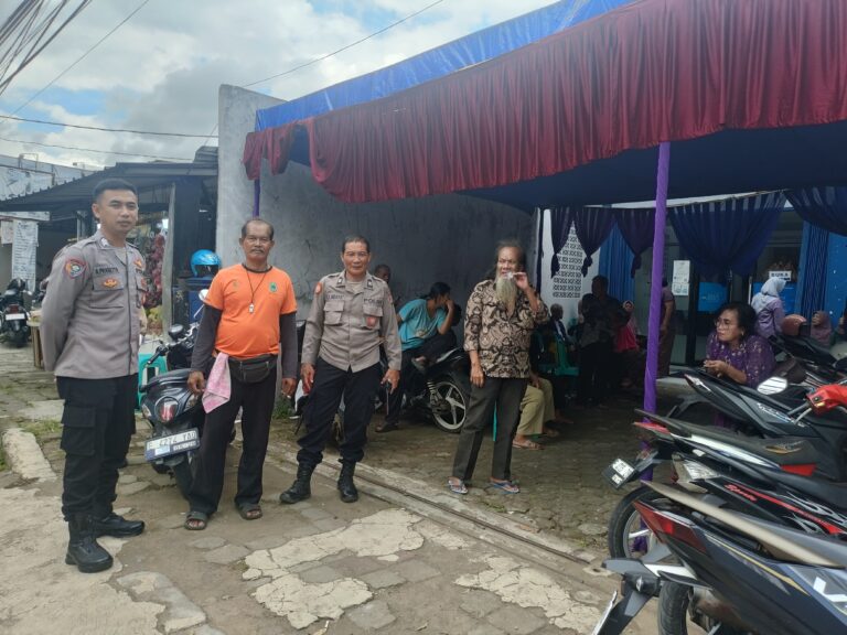 POLSEK LURAGUNG BERIKAN HIMBAUAN KEPADA JURU PARKIR BANK BWS