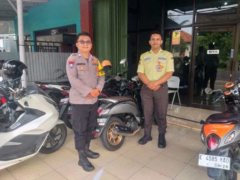 Bhabinkamtibmas Desa Kadurama Himbau Satpam Koperasi Artha Guna Mandiri Tingkatkan Pengawasan Kendaraan