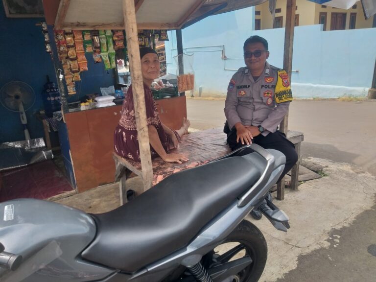 Bhabinkamtibmas Desa Kadurama Sambangi Warga, Ajak Bersama Jaga Kamtibmas