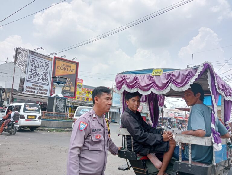 Dekat dengan Warga, Bhabinkamtibmas Ciawilor Berikan Himbauan Kamtibmas kepada Kusir Delman