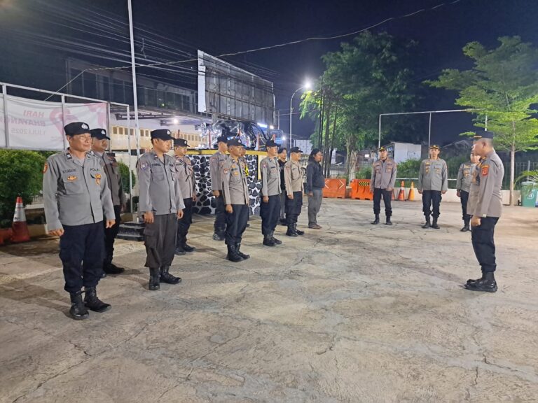 Kapolsek Ciwaru Pimpin Apel KRYD Malam Minggu di Mako Polsek Luragung