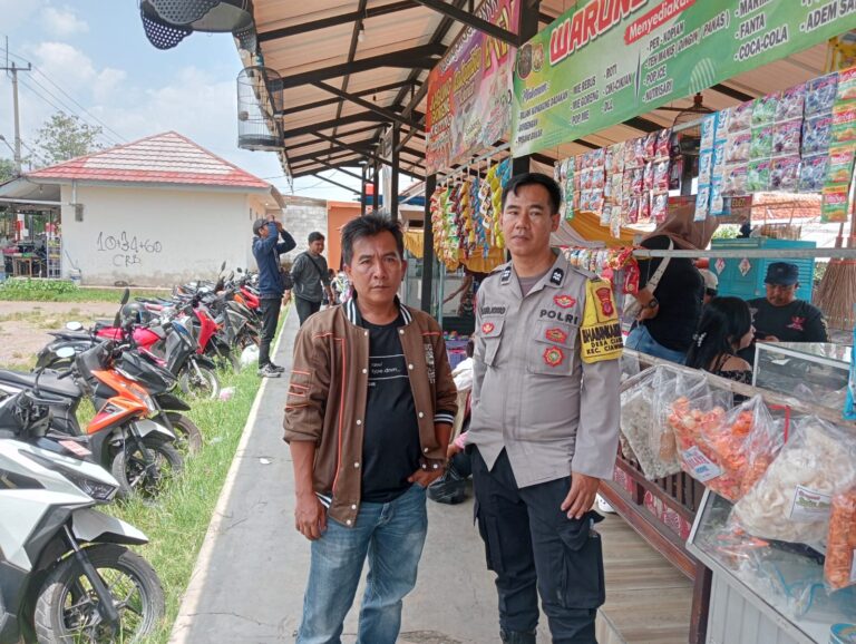 Bhabinkamtibmas Cihaur Patroli Lingkungan, Jaga Kondusifitas Kamtibmas Bersama Warga