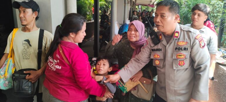 Polisi Temukan Anak-Anak yang Terpisah Saat HUT TNIJakarta.