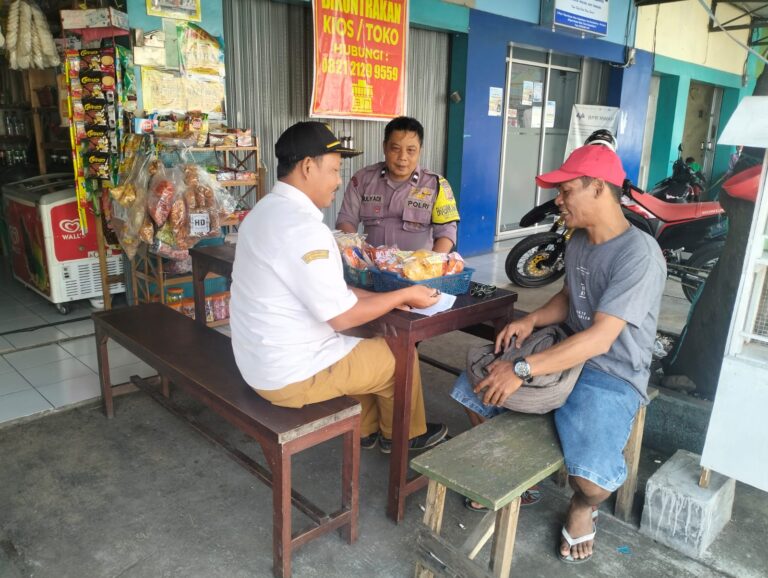 Bhabinkamtibmas Desa Kapandayan Patroli dan Sambangi Warga untuk Jaga Kondusivitas Lingkungan