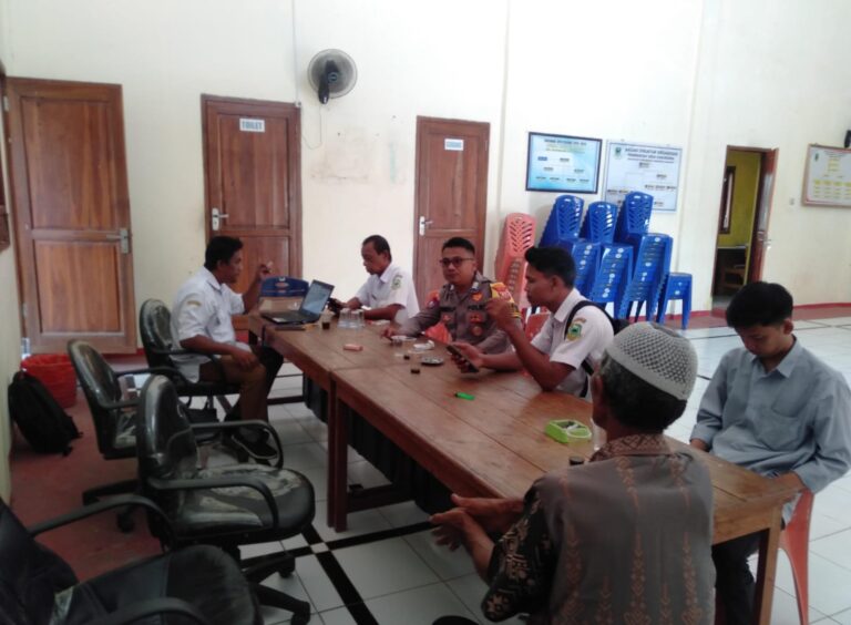 Bhabinkamtibmas Kadurama Koordinasi dengan Perangkat Desa dalam Pengoptimalan Siskamling