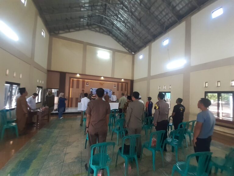 Tingkatkan Sinergitas, Bhabinkamtibmas dan Babinsa Hadiri Musrenbangdes Desa Sukamukti