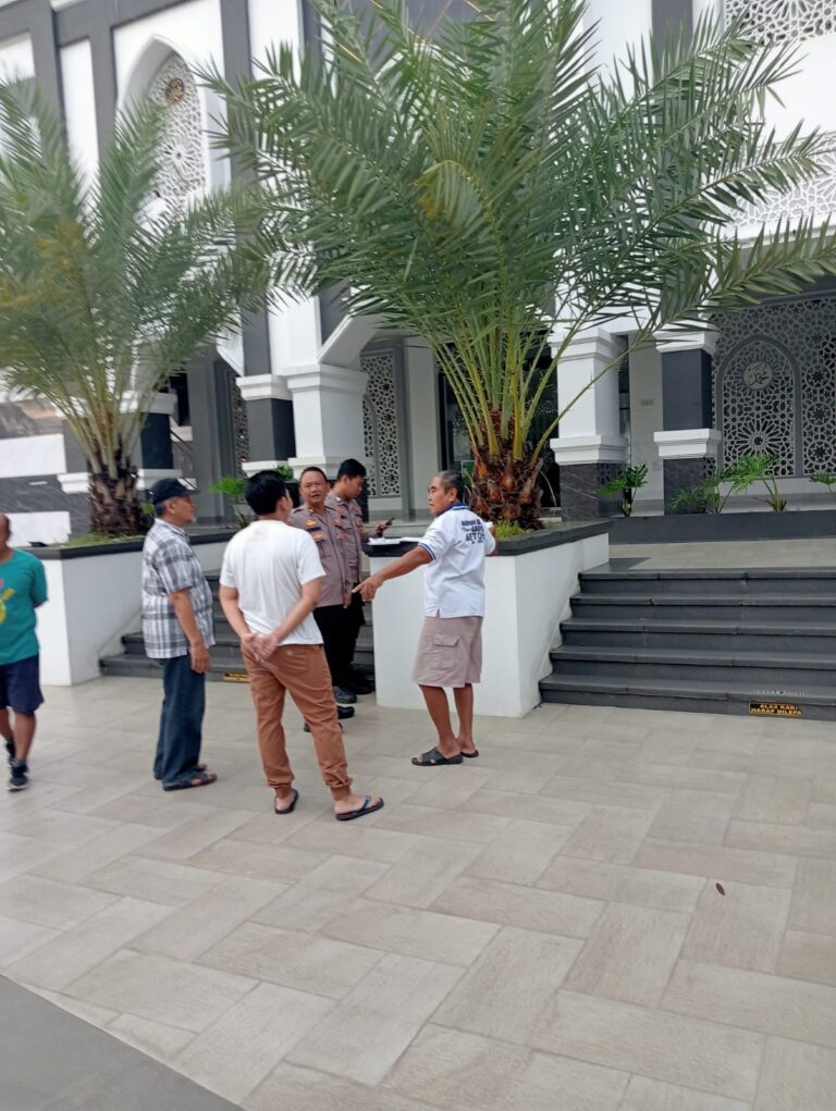 Panit Samapta dan Bhabinkamtibmas Polsek Ciawigebang Sampaikan Himbauan Kamtibmas kepada Warga Desa Susukan