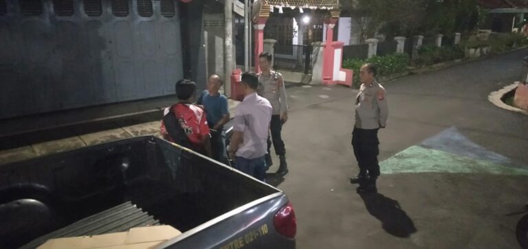 PATROLI POLSEK LURAGUNG SAMBANGI WAGA DESA SINDANGSUKA BERIKAN HIMBAUAN KAMTIBMAS