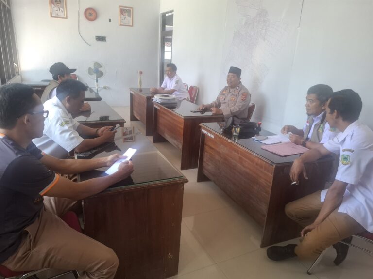 Bhabinkamtibmas Desa Ciomas Perkuat Sinergitas Kamtibmas melalui Silaturahmi dengan Perangkat Desa