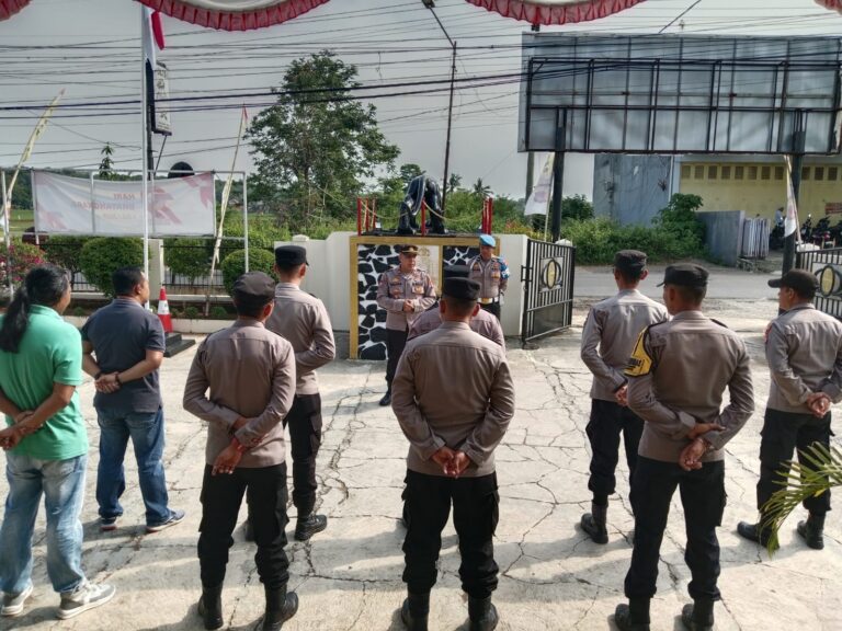 POLSEK LURAGUNG LAKSANAKAN APEL PAGI DAN GAKTIBPLIN SEBELUM MELAKSANAKAN TUGAS