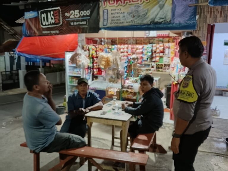 Patroli KRYD di Sukadana, Polisi Sampaikan Pesan Kamtibmas kepada Warga