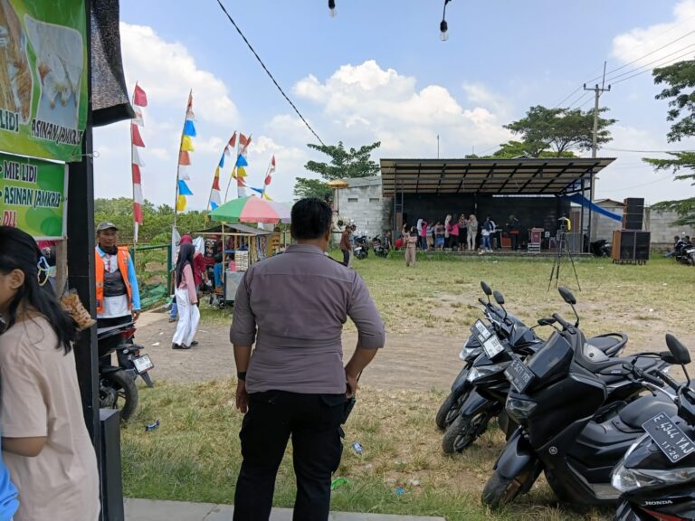 Bhabinkamtibmas Sambangi Agrowisata “Pakebon” di Geresik, Sampaikan Himbauan Kamtibmas kepada Pengunjung