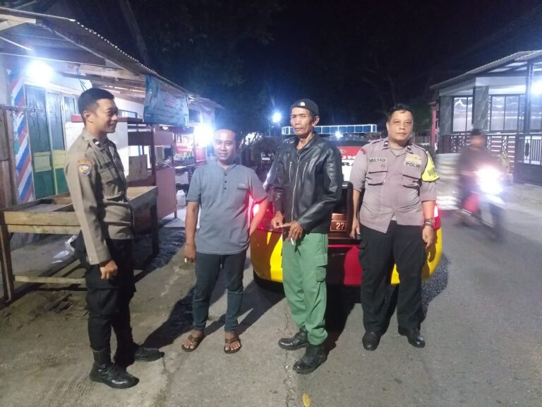 Bhabinkamtibmas Polsek Ciawigebang Sambangi Linmas Pangkalan, Sampaikan Himbauan Kamtibmas