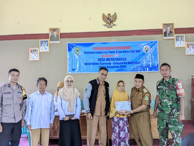 Sinergitas TNI-Polri Hadiri Penyaluran BLT Dana Desa di Muncangela