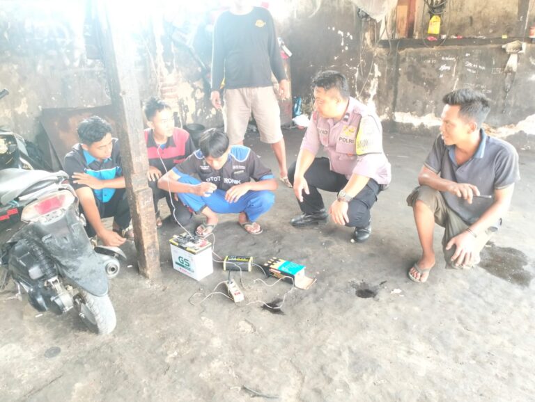 Bhabinkamtibmas Desa Kapandayan Aipda Mulyadi Beri Himbauan Kamtibmas kepada Siswa PKL SMK Pertiwi Kuningan