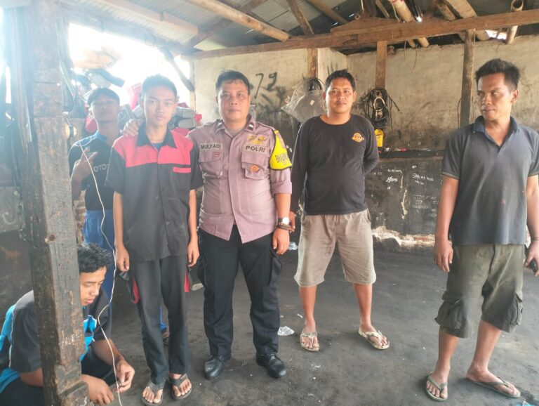 Bhabinkamtibmas Desa Kapandayan Beri Himbauan Kamtibmas kepada Siswa PKL SMK Pertiwi Kuningan