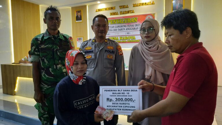 TNI dan Polri Kawal Penyaluran BLT-DD di Karoya agar Tepat Sasaran