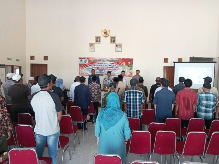 Polri Kawal Transparansi, Bhabinkamtibmas Desa Sidaraja Ikuti Sosialisasi Pembentukan Panitia Penjaringan Perangkat Desa