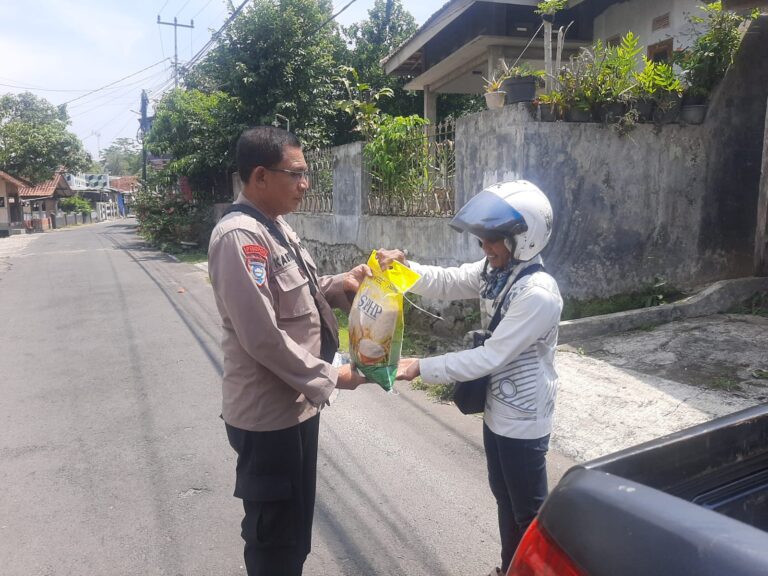 Polsek Kramatmulya Laksanakan Pengamanan Gerakan Pangan Murah Beras SPHP untuk Masyarakat di Wilayah Hukum