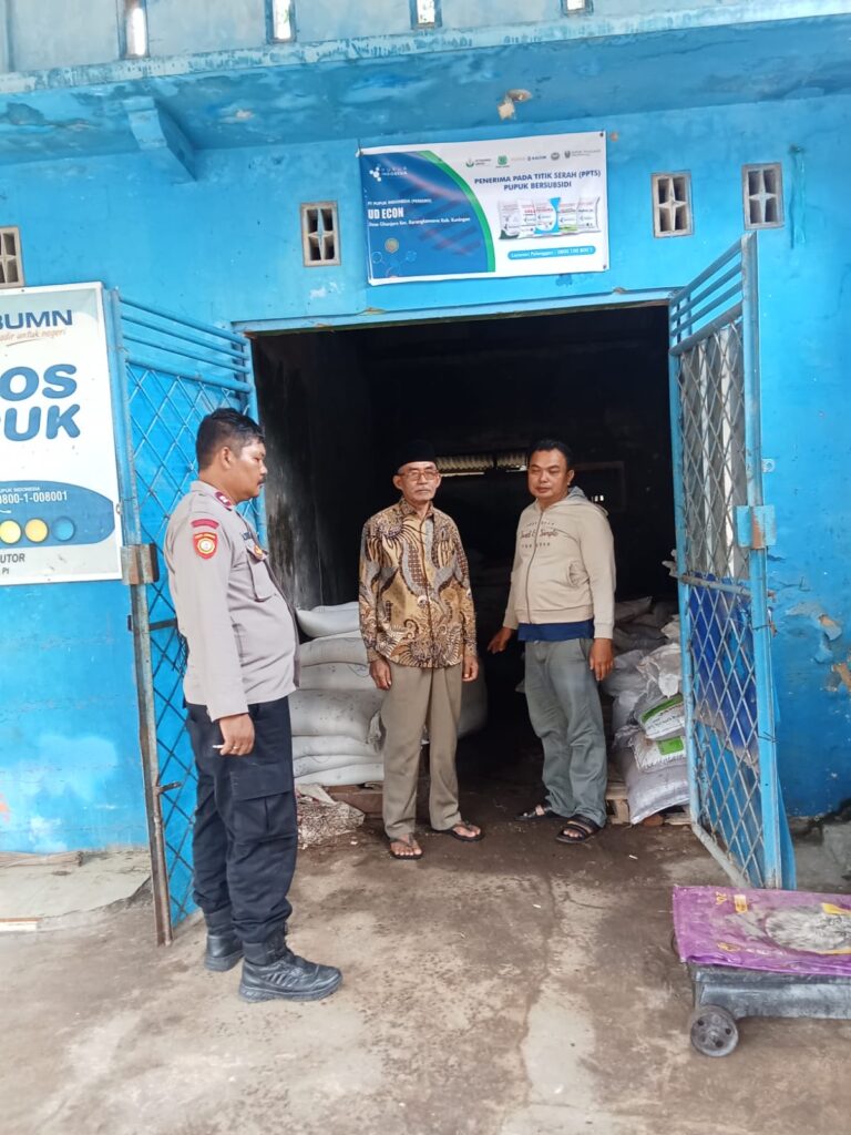 Kanit Intelkam Polsek Ciwaru Laksanakan Monitoring Harga Pupuk di Wilayah Binaan