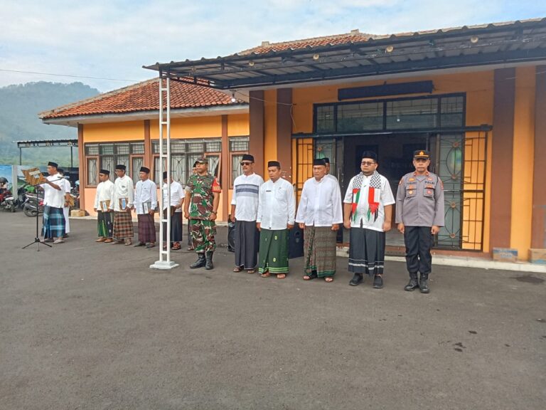 Kapolsek Ciwaru Hadiri Upacara Peringatan Hari Santri di Kecamatan Ciwaru