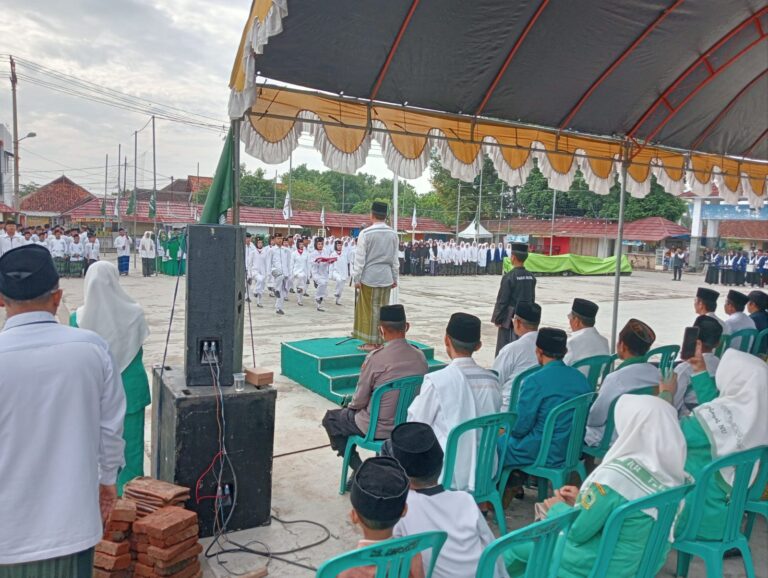 Sinergi Polri dan Santri, Kapolsek Ciawigebang Hadiri Upacara Hari Santri Nasional 2025