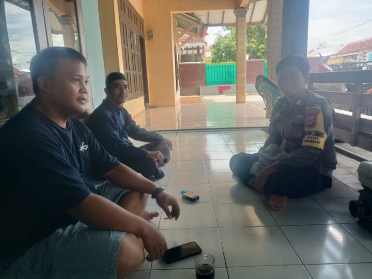 Bhabinkamtibmas Desa Ciputat Ajak Warga Jaga Kamtibmas Lewat Kegiatan Sambang