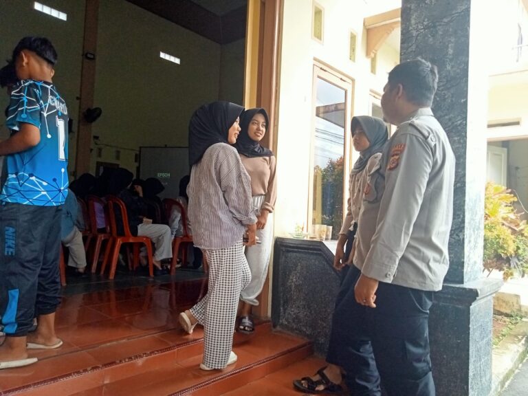 Aiptu Aris Sunandar Sampaikan Himbauan Kamtibmas kepada Remaja di Wilayah Ciwaru