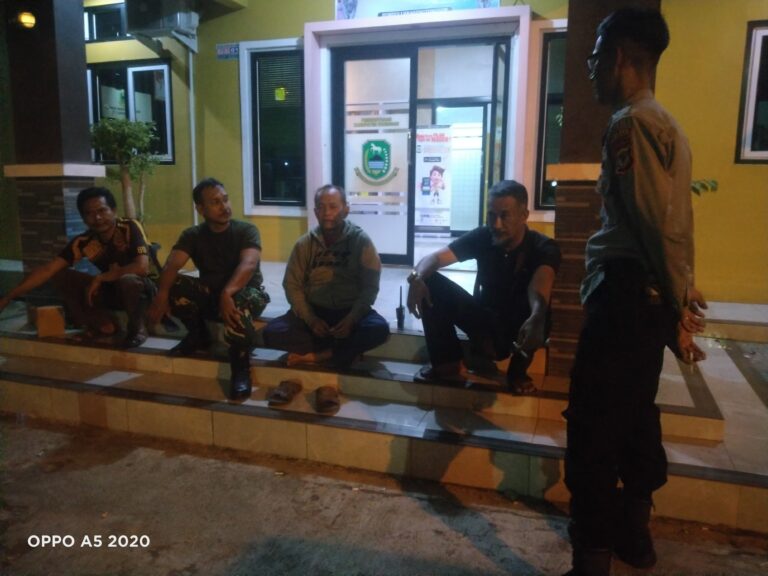 BHABINKAMTIBMAS SAMBANG WAGA DESA LURAGUNGTONGGOH BERIKAN HIMBAUAN KAMTIBMAS