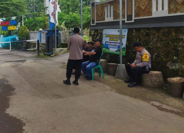 Polisi Hadir di Tengah Warga, Polsek Pasawahan Gencarkan Patroli Humanis Cegah Gangguan Kamtibmas