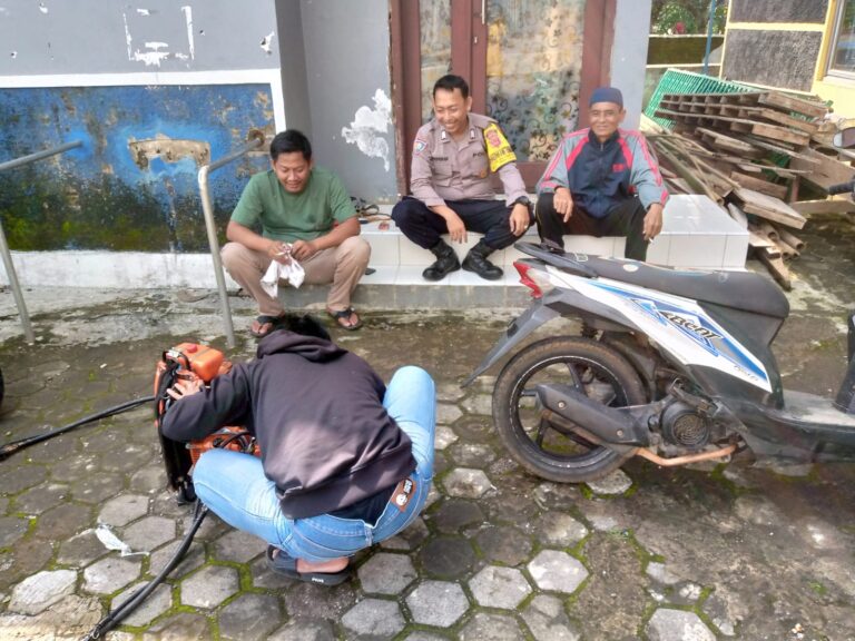 Bhabinkamtibmas Desa Tajurbuntu Silaturahmi dengan Tokoh Masyarakat sebagai Upaya Menjalin Kemitraan serta Meningkatkan Peran Aktif Warga dalam Menjaga Kamtibmas di Lingkungan Desa