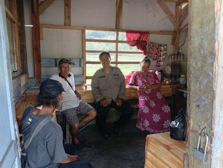 ‘Anggota Patroli Polsek Cibingbin Laksanakan Patroli Dialogis Antisipasi C3, Demi menjaga Kondusifitas diwilayah hukum Polsek Cibingbin’