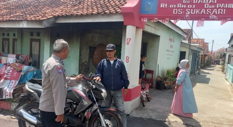 “Bhabinkamtibmas Polsek Mandirancan Aiptu Taufik Dekatkan Polisi dengan Warga Sukasari”