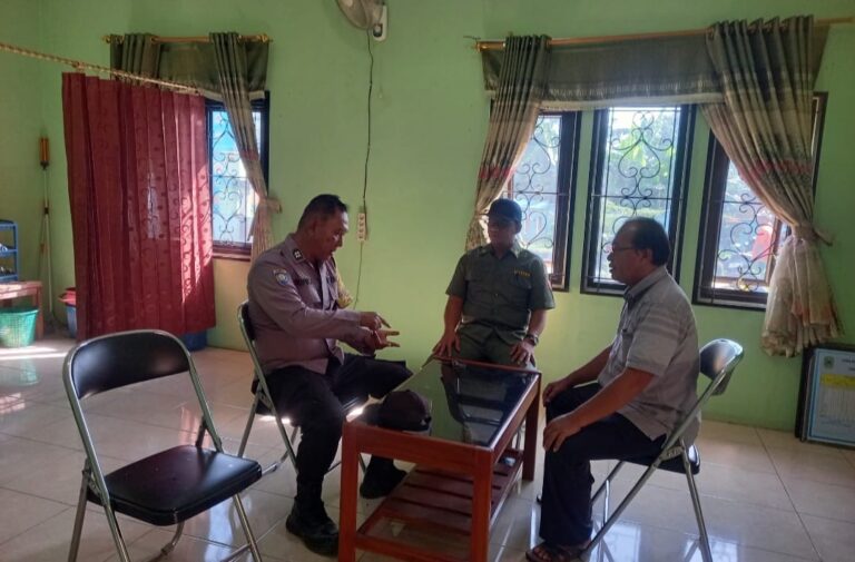 Himbau Warga Waspada Curanmor dan Aktifkan Ronda Malam, Bhabinkamtibmas Polsek Mandirancan Sambangi Desa Sukasari