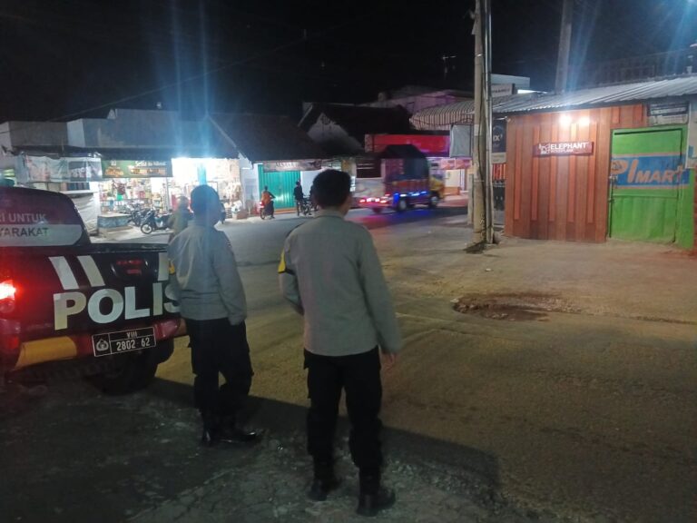 Patroli Malam Polsek Mandirancan Bubarkan Pemuda Nongkrong di Simpang Tiga Pusat Gadai
