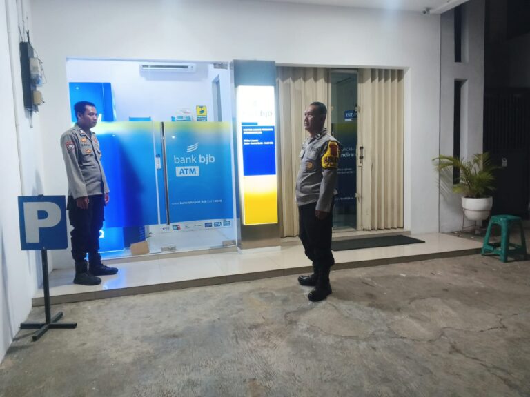 Patroli Dini Hari Polsek Mandirancan Sambangi Kantor Kas dan Gerai ATM Bank BJB