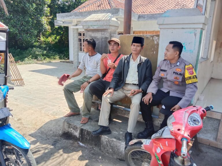 Bhabinkamtibmas Desa Danalampah Jalin Kedekatan dengan Tokoh Masyarakat Melalui Kegiatan Sambang dan Dialog Kamtibmas untuk Wujudkan Lingkungan yang Aman dan Harmonis