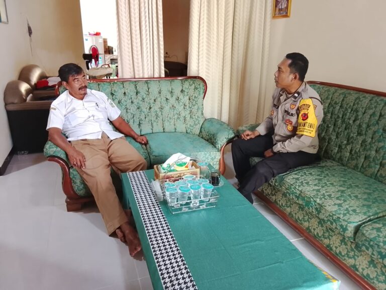 BHABINKAMTIBMAS POLSEK MANDIRANCAN AJAK TOKOH MASYARAKAT DIAJAK JADI PENGGERAK KEAMANAN DESA