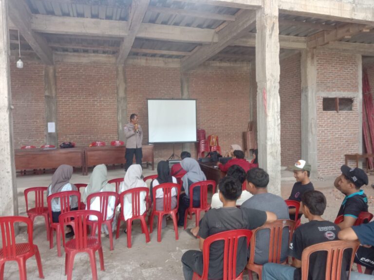 Kanit Binmas Polsek Pancalang Laksanakan Penyuluhan Pencegahan Kenakalan Remaja kepada Para Pelajar dan Pemuda di Desa Sindangkempeng sebagai Upaya Pembinaan Karakter serta Menjaga Kondusifitas Masyarakat