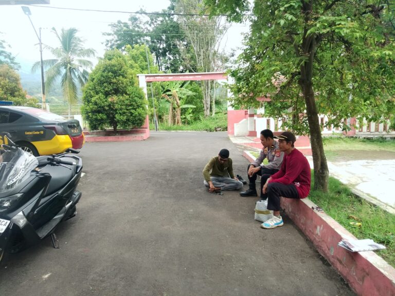 SAMPAIKAN PESAN-PESAN KAMTIBMAS, IPDA SOLACHUDIN SAMBANGI WARGA DESA LINGGAINDAH