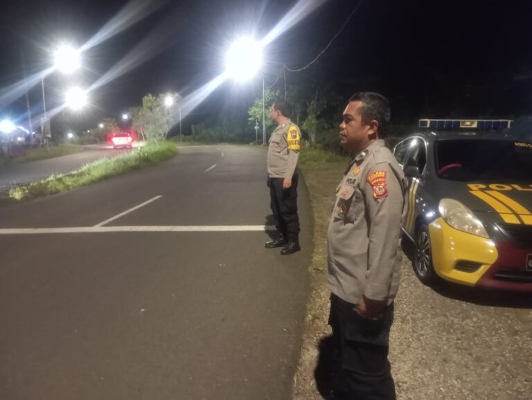 POLSEK CILIMUS PERKETAT PENGAWASAN MALAM MELALUI PATROLI DIALOGIS ANTISIPASI C3 DAN BALAP LIAR