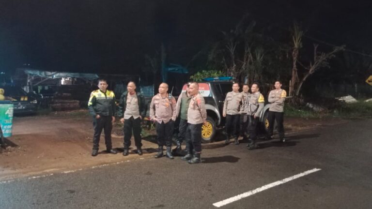 Patroli Gabungan Tiga Polsek di Kuningan Antisipasi C3 dan Geng Motor
