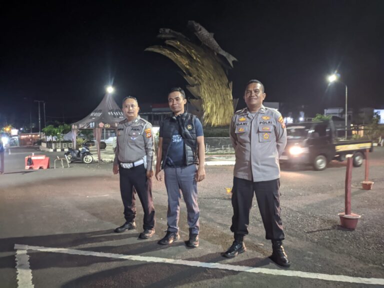Aparat Polsek Cilimus Pantau Titik Rawan Balap Liar di Sampora